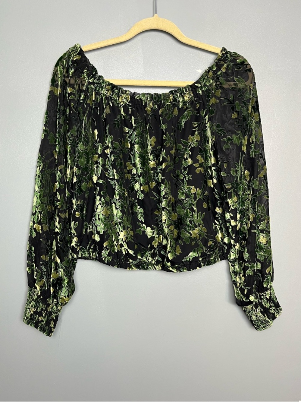 Anthropologie NWT Off-Shoulder Burnout Velvet Blouse Green Black Women’s Size M - Picture 2 of 8